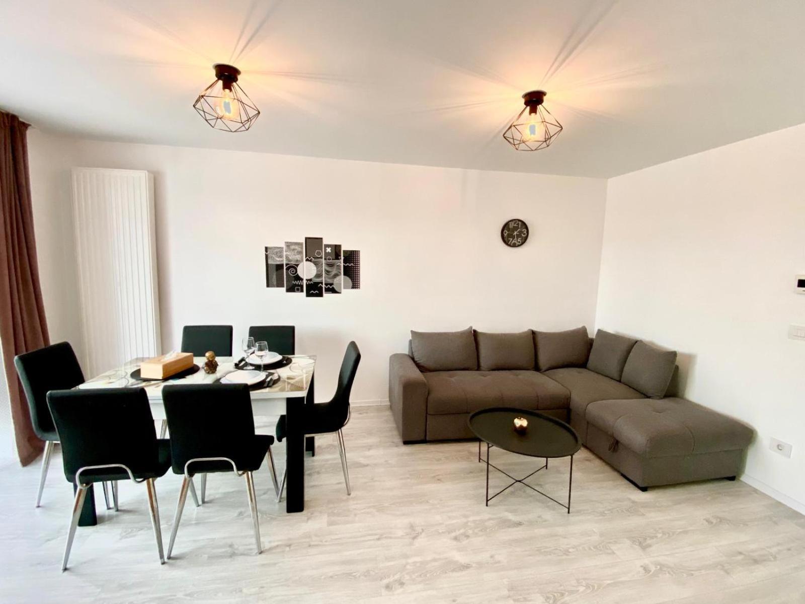 Jad - Luxury 3 Rooms & 2 Rooms Apartments In Kasper, Near Coresi Mall บราชอฟ ภายนอก รูปภาพ