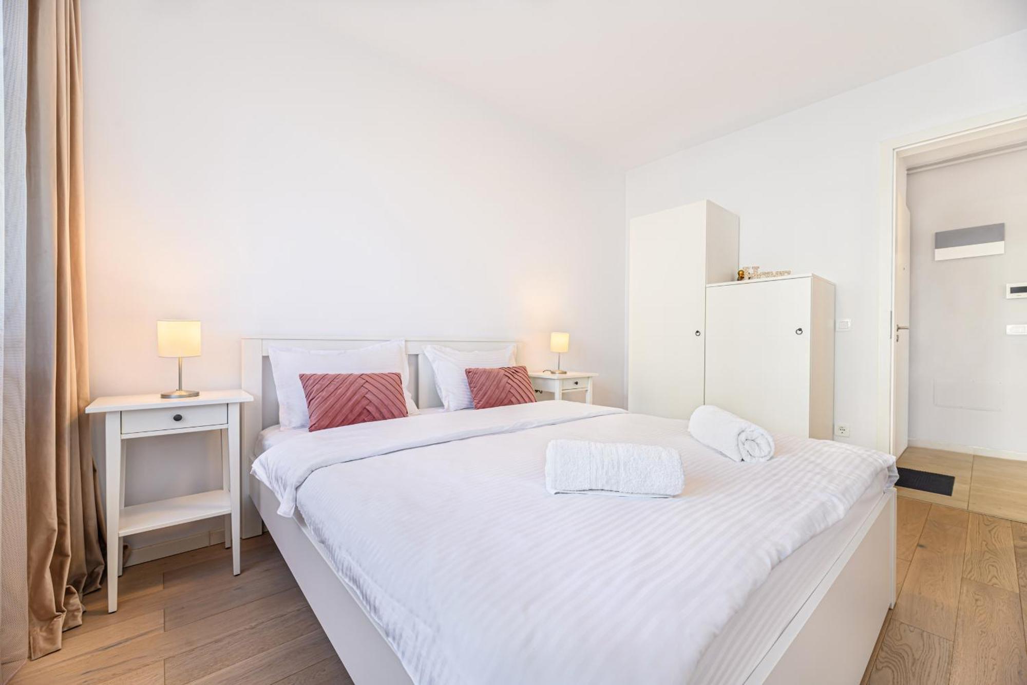 Jad - Luxury 3 Rooms & 2 Rooms Apartments In Kasper, Near Coresi Mall บราชอฟ ภายนอก รูปภาพ