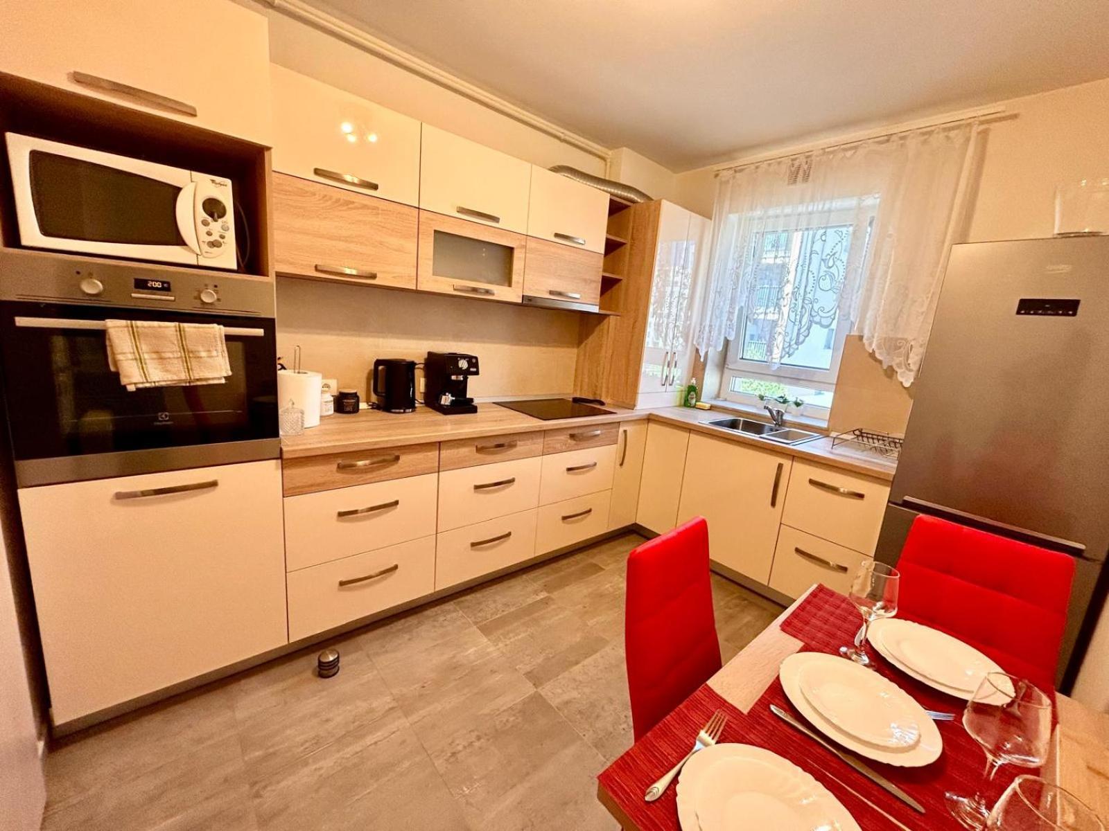 Jad - Luxury 3 Rooms & 2 Rooms Apartments In Kasper, Near Coresi Mall บราชอฟ ภายนอก รูปภาพ