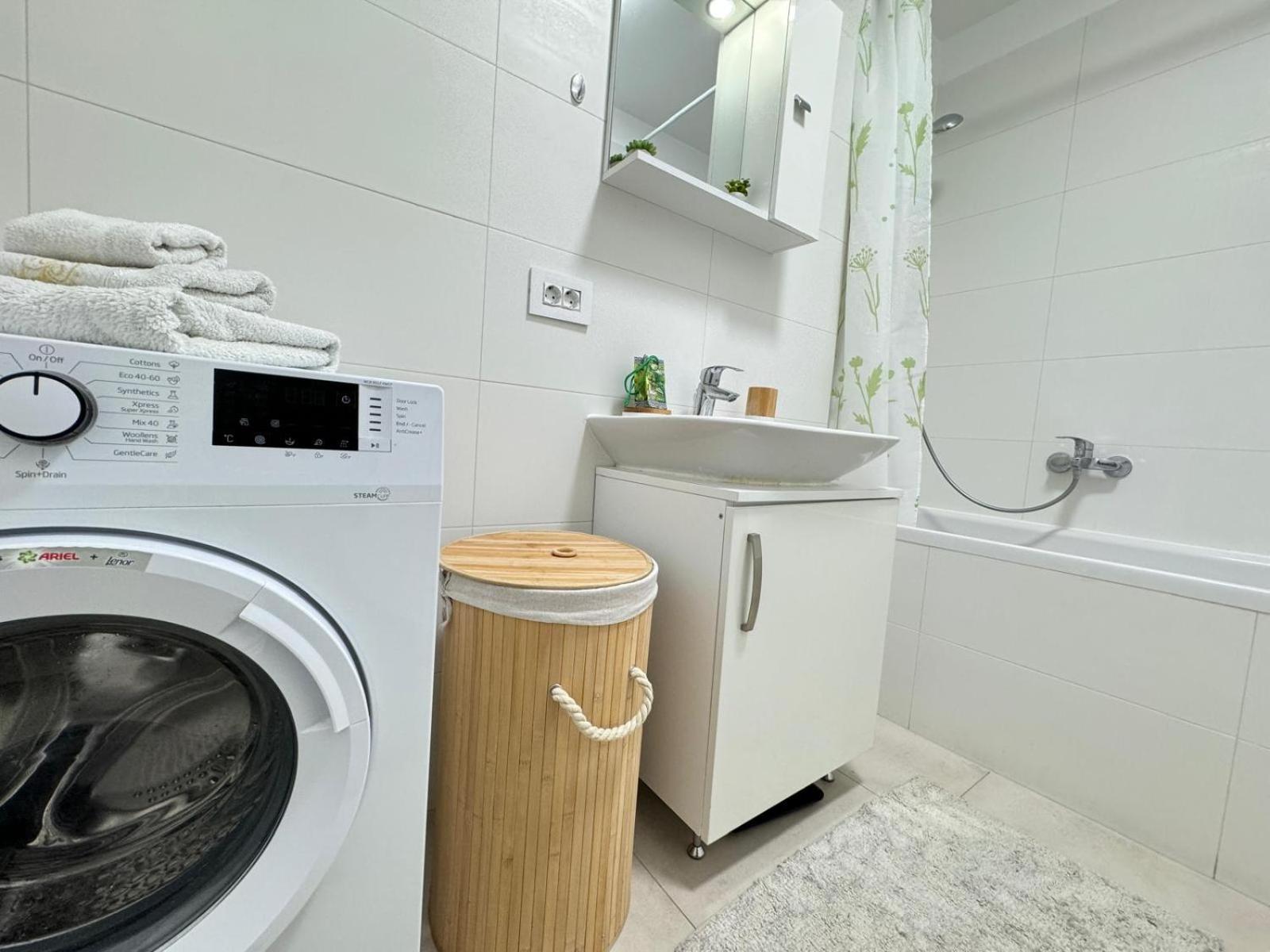 Jad - Luxury 3 Rooms & 2 Rooms Apartments In Kasper, Near Coresi Mall บราชอฟ ภายนอก รูปภาพ